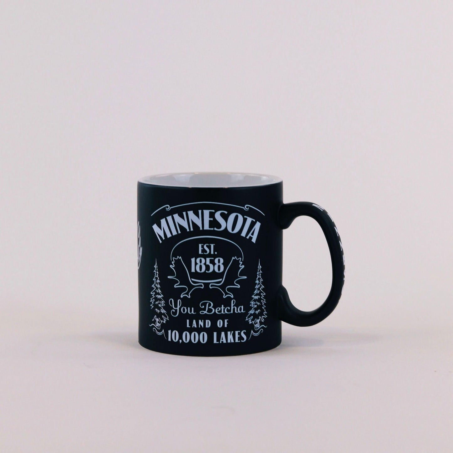 Minnesota Moose BLK/WHT 18oz Mug - Love From USA