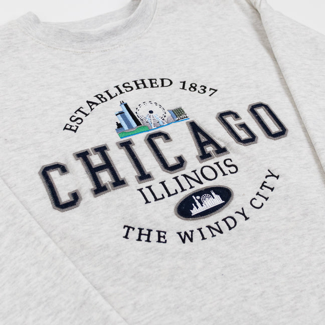 Gray sweatshirt with 'Chicago, Illinois' text and landmarks.